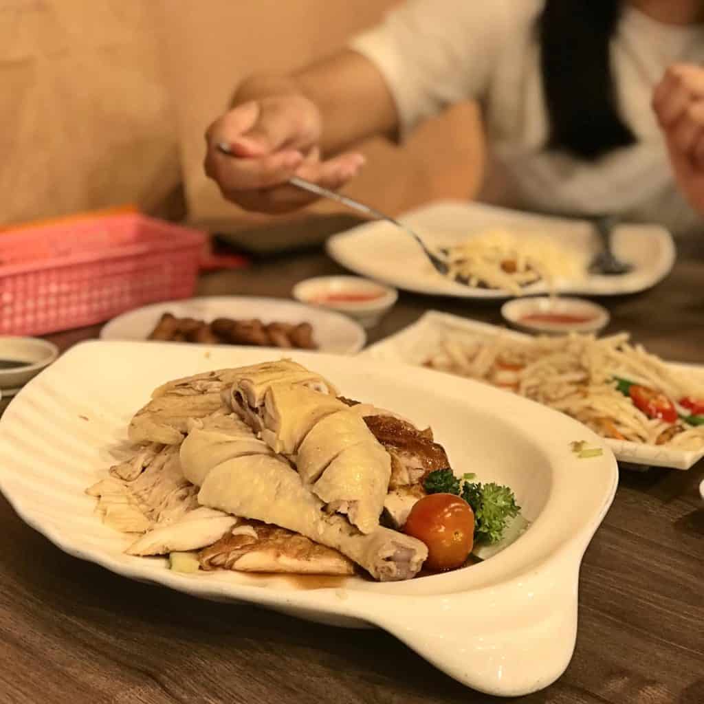 5 days itinerary for singapore - a plate of Hainanese Chicken Rice and beansprout in a restaurant at Katong Singapore