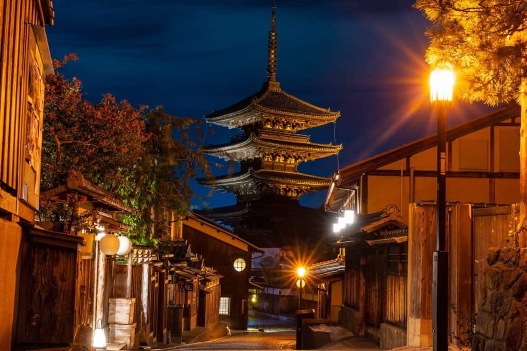 where to go at night in kyoto - Yasaka Pagoda at night
