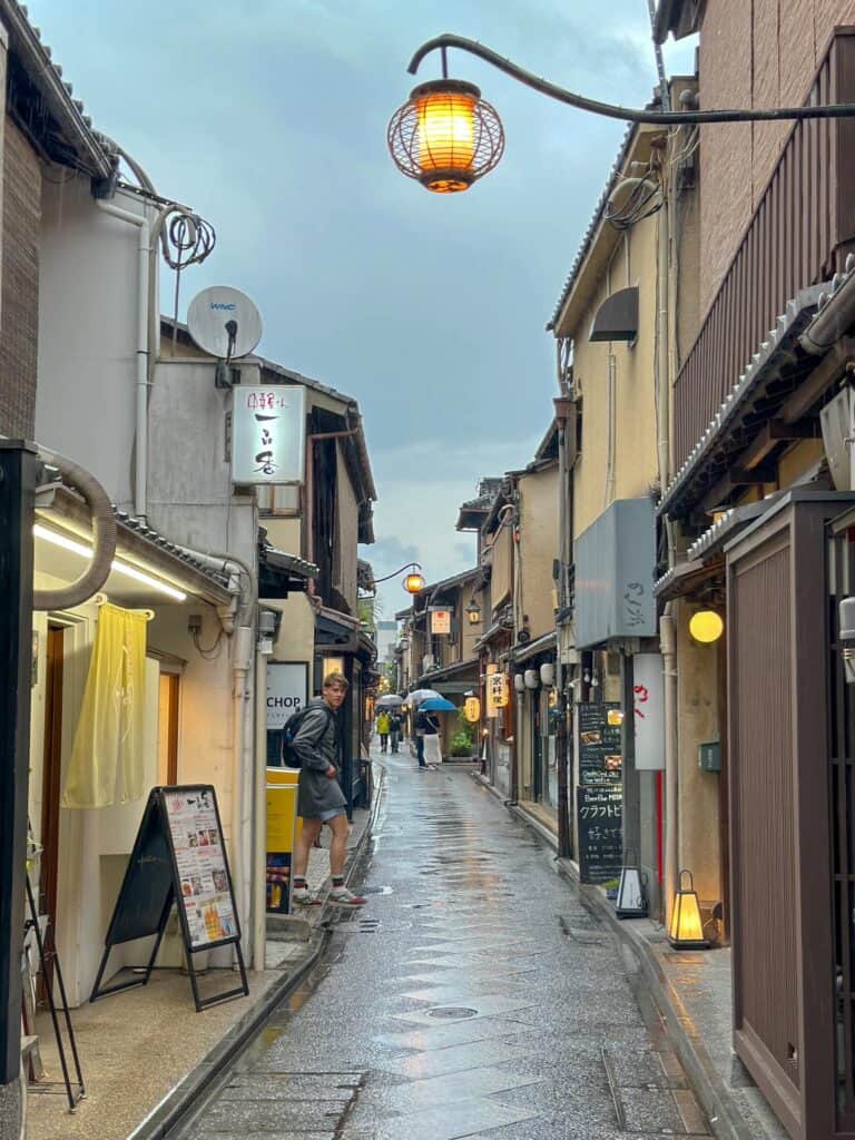 what to do in kyoto at night - the evening view of Pontocho street
