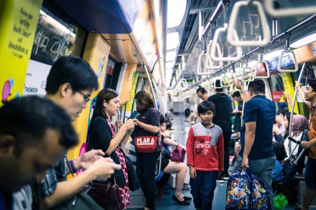 Dos and Don’ts In Singapore mrt