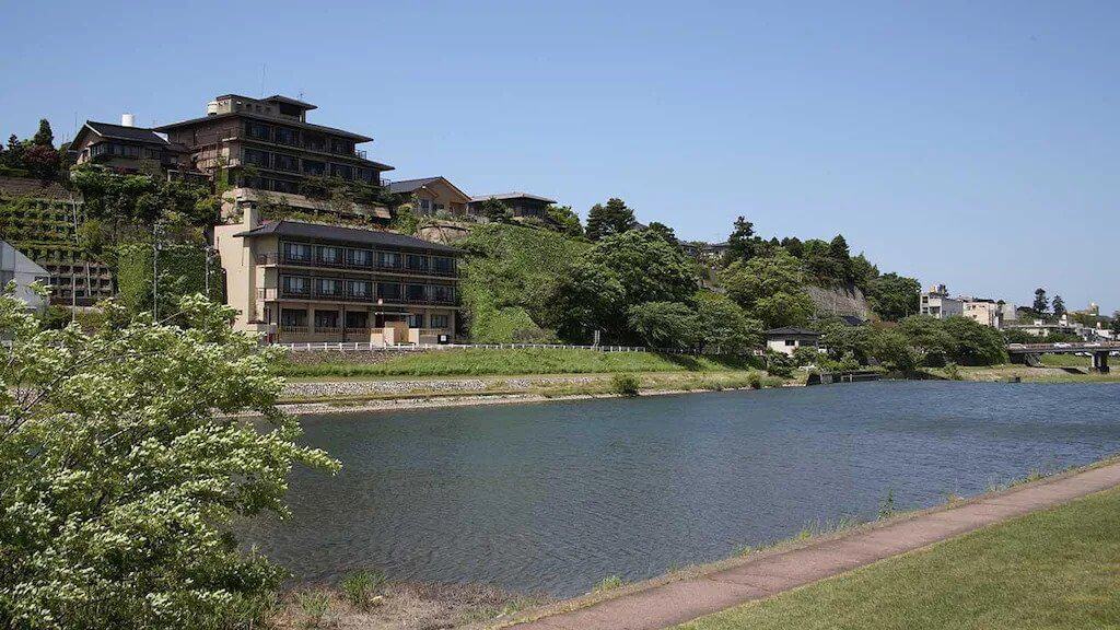 kanazawa ryokan private onsen -the outer view of Yuya Ruru Saisai building facing the river 