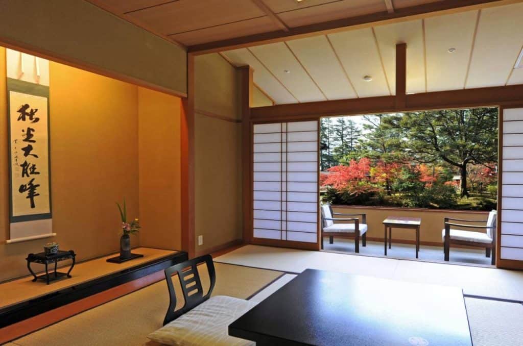 onsen ryokan kanazawa - the Japanese room that opens up to the garden view at Matsusaki