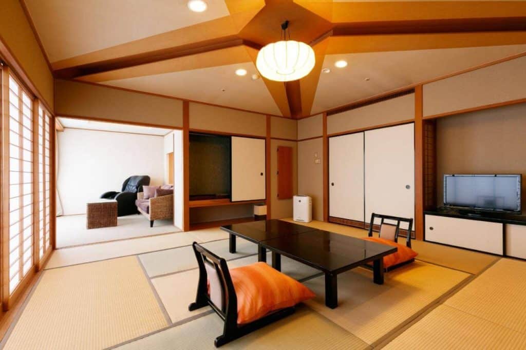 private onsen kanazawa - the spacious room at Rurikoh with separate seating and resting area