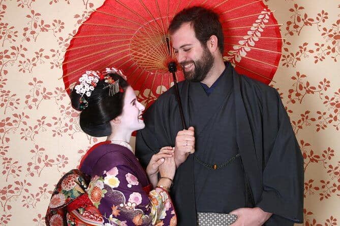 kyoto photography tours 9 - a couple dressed up as a Maiko & Samurai respectively during a photo shoot