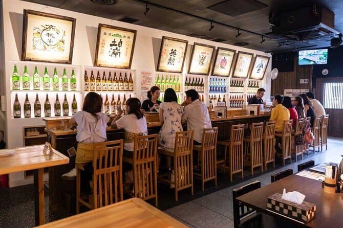 KYOTO SAKE TASTING TOUR  - the customers are trying out the sake during the tour