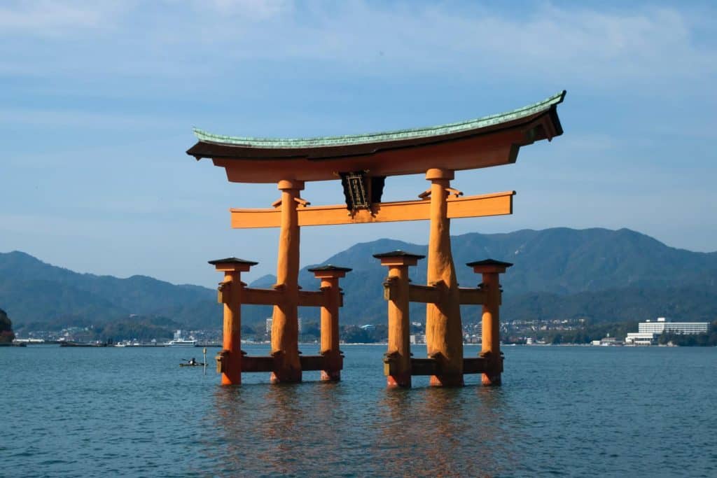 most romantic places in japan - miyajima