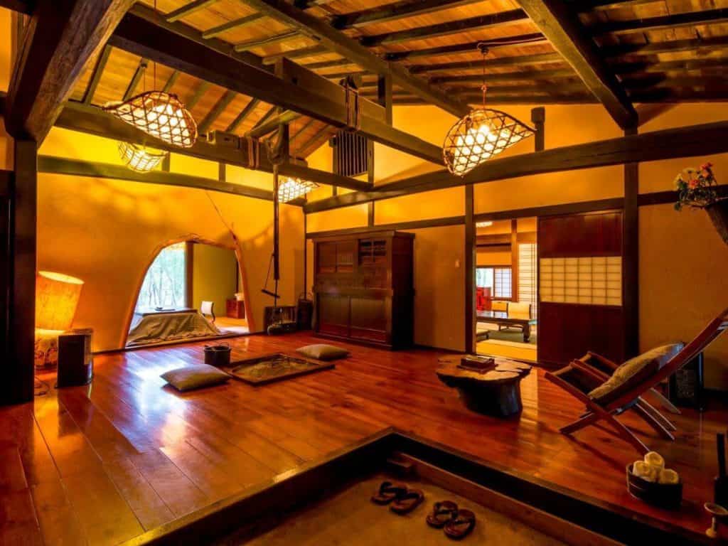 luxury ryokan takayama - the spacious seating area with luxurious ambience in one of the rooms  in Wanosato