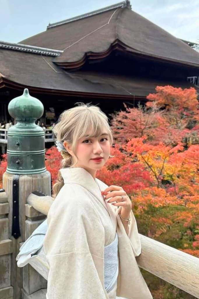 japan fall travel outfits - kimono moments