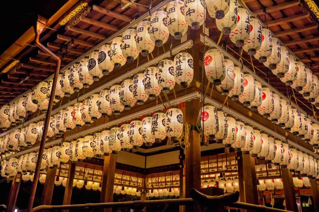 kyoto fall itinerary - the lanterns at Yasaka Shrine are lit up at night