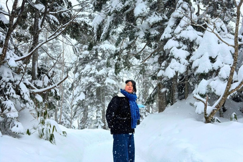 Sam Lee Travel - me surrounded by snow at Shinhotaka Ropeway, Japan