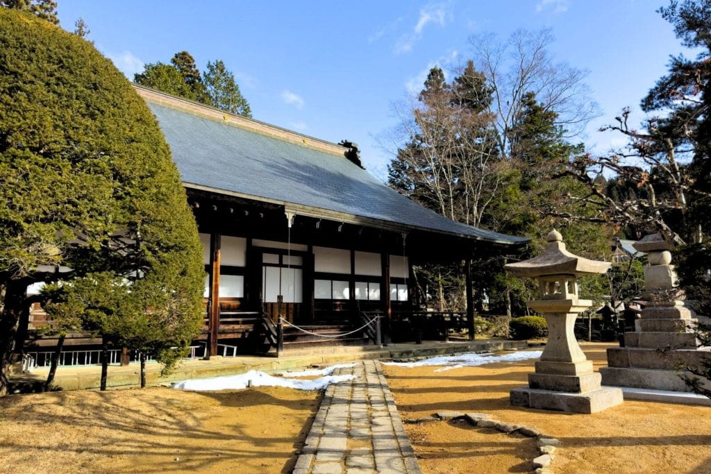 Japan travel guide for first timers - Higashiyama Walking Course at Takayama